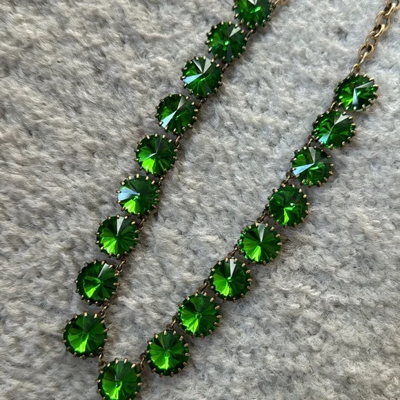 **SOLD** J.Crew green Venus flytrap necklace - Picture 4 of 7